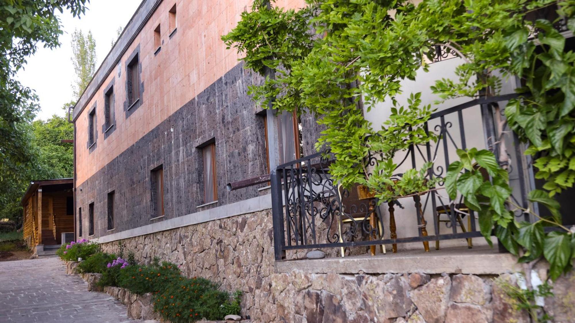 Old Byurakan Gouest House エクステリア 写真